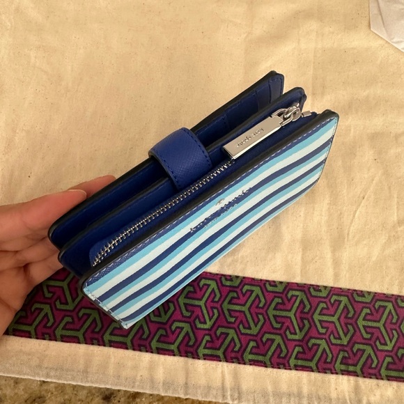 Kate Spade Wallet for Women Schuyler Medium Compact Bifold Wallet, Blue multi - Picture 2 of 5